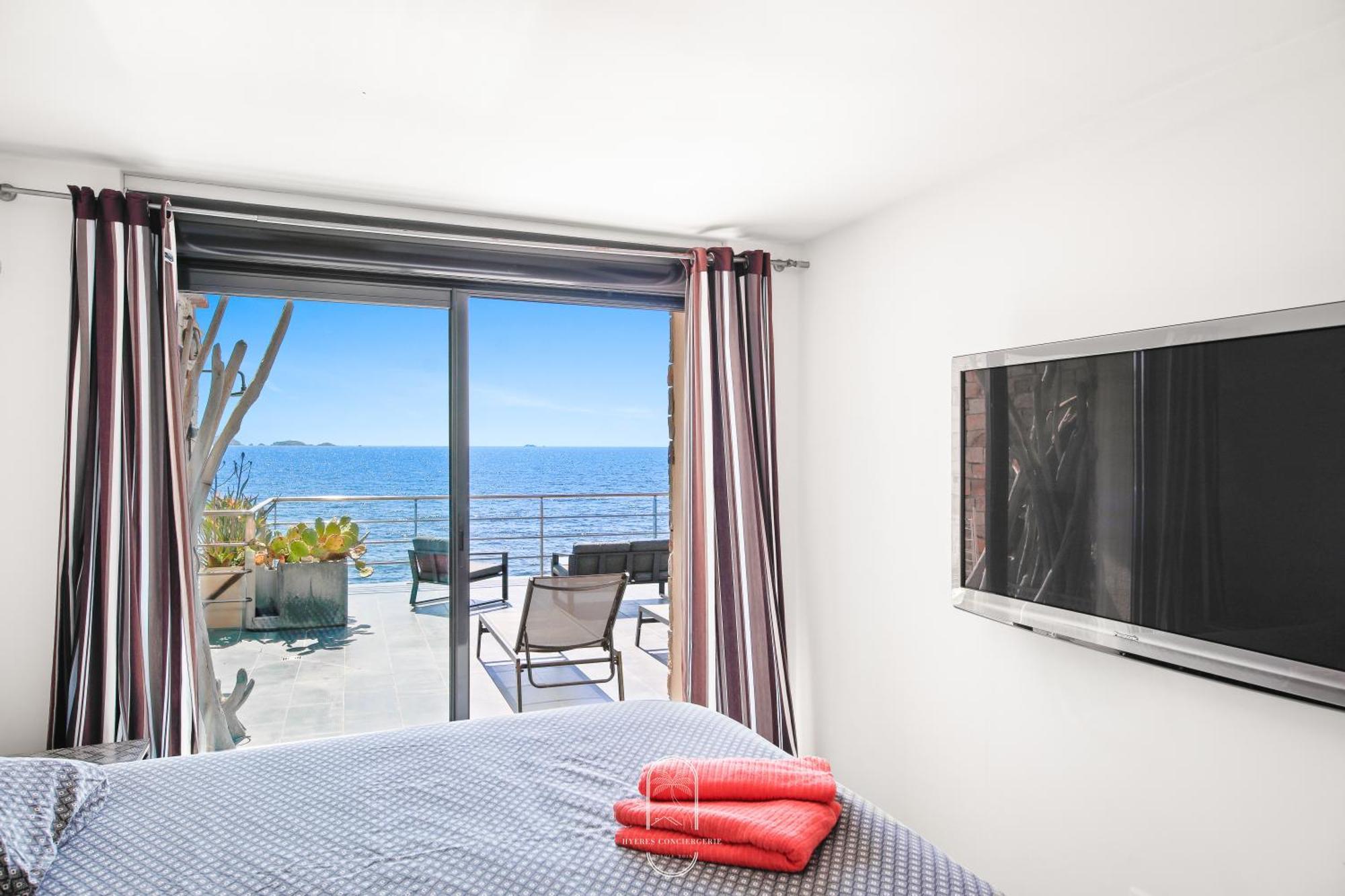 Maison Sur L'Eau-Hyeres-Almanarre-Parkings Clim Wifi By Hc Exterior foto